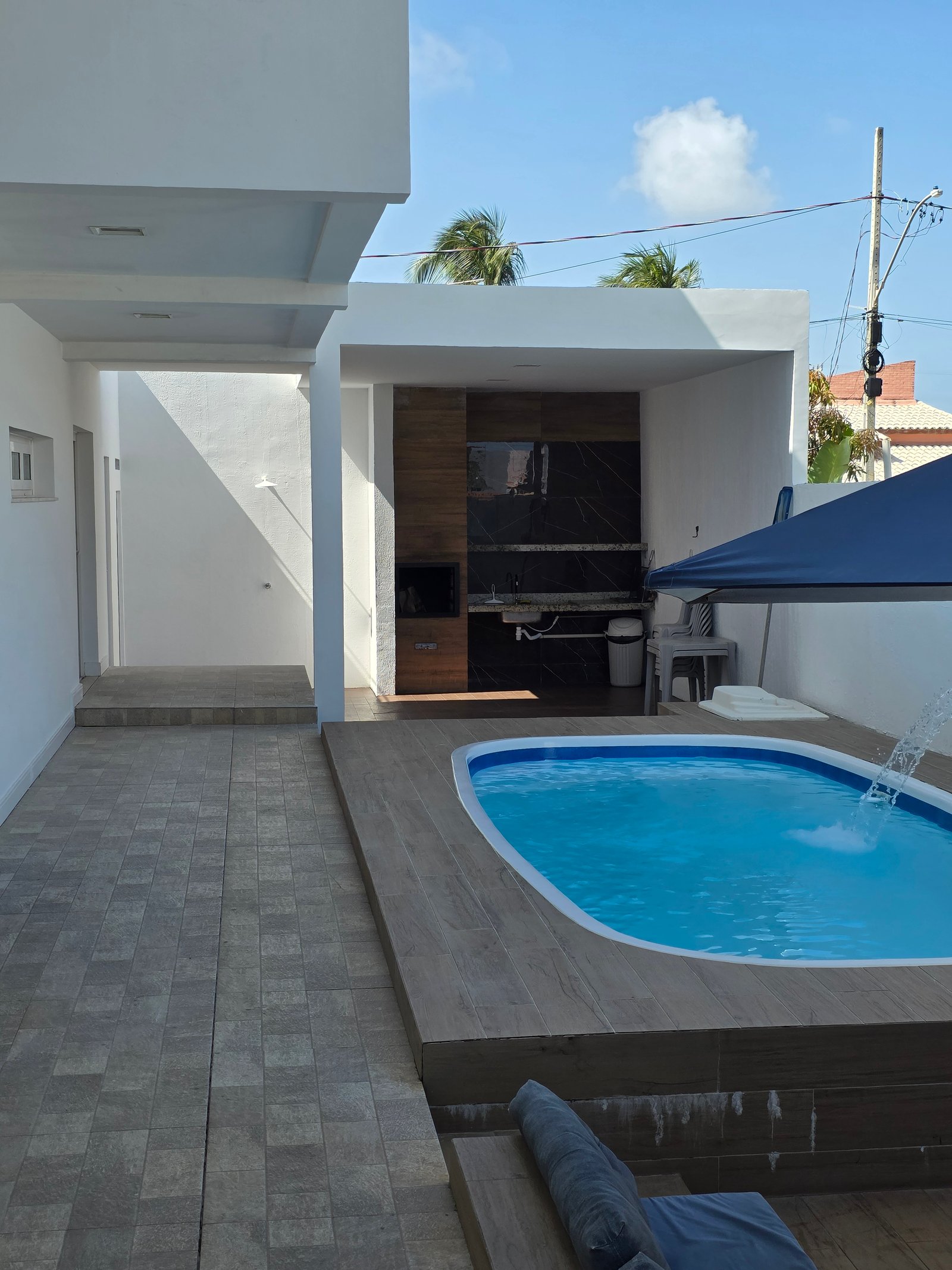 Piscina e churrasqueira